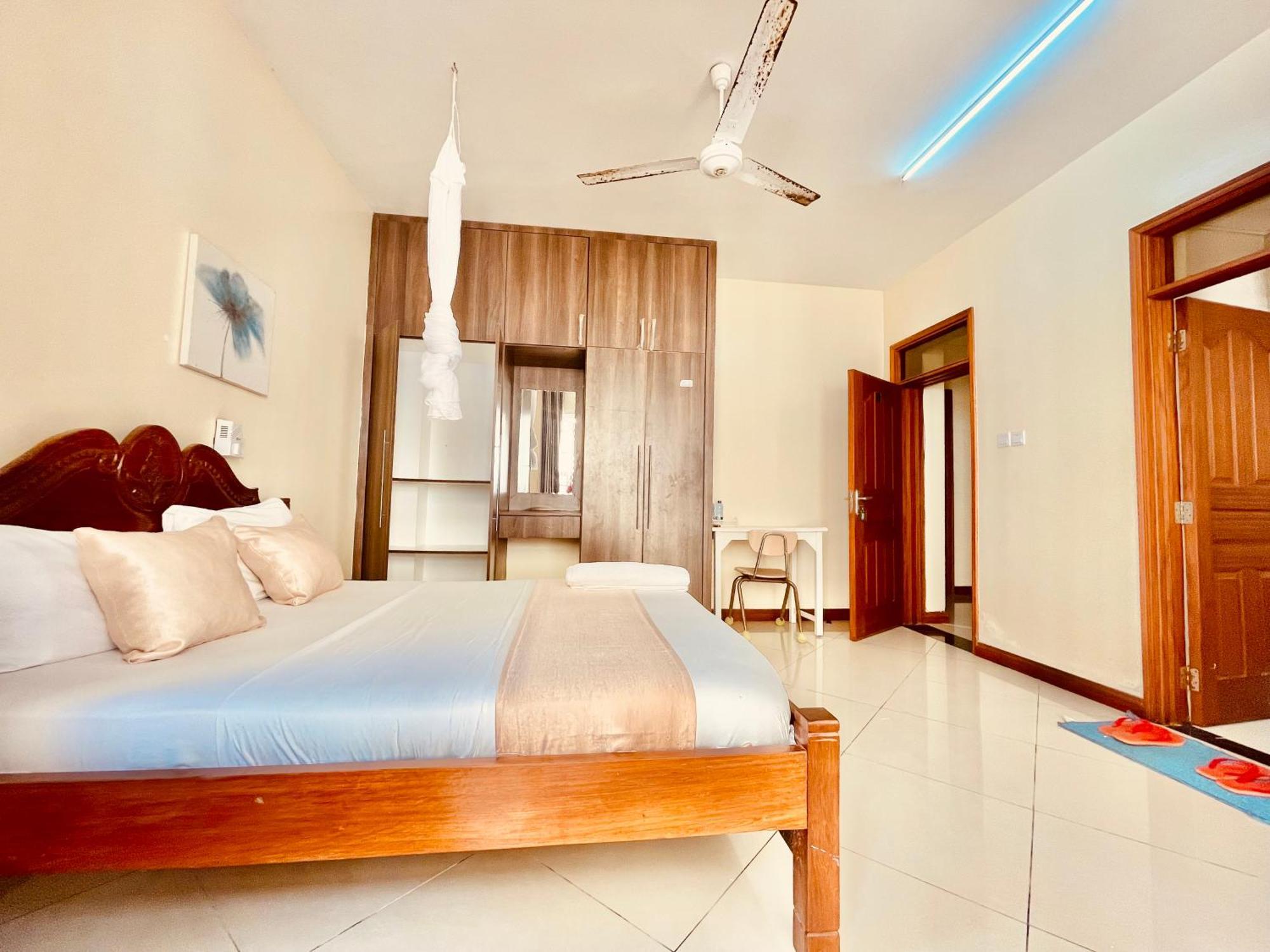 Elna'S Nyali - Work & Unwind - Pool, Sea Views, Ac & Fast Wi-Fi Bed & Breakfast Mombasa Exterior photo